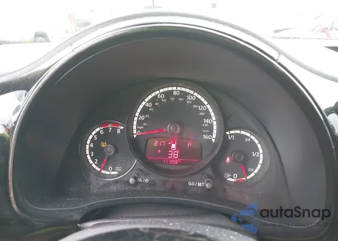 2015 Volkswagen Beetle 1.8T Fleet Edition z USA, uszkodzony, nr VIN 3VWF17ATXFM623086